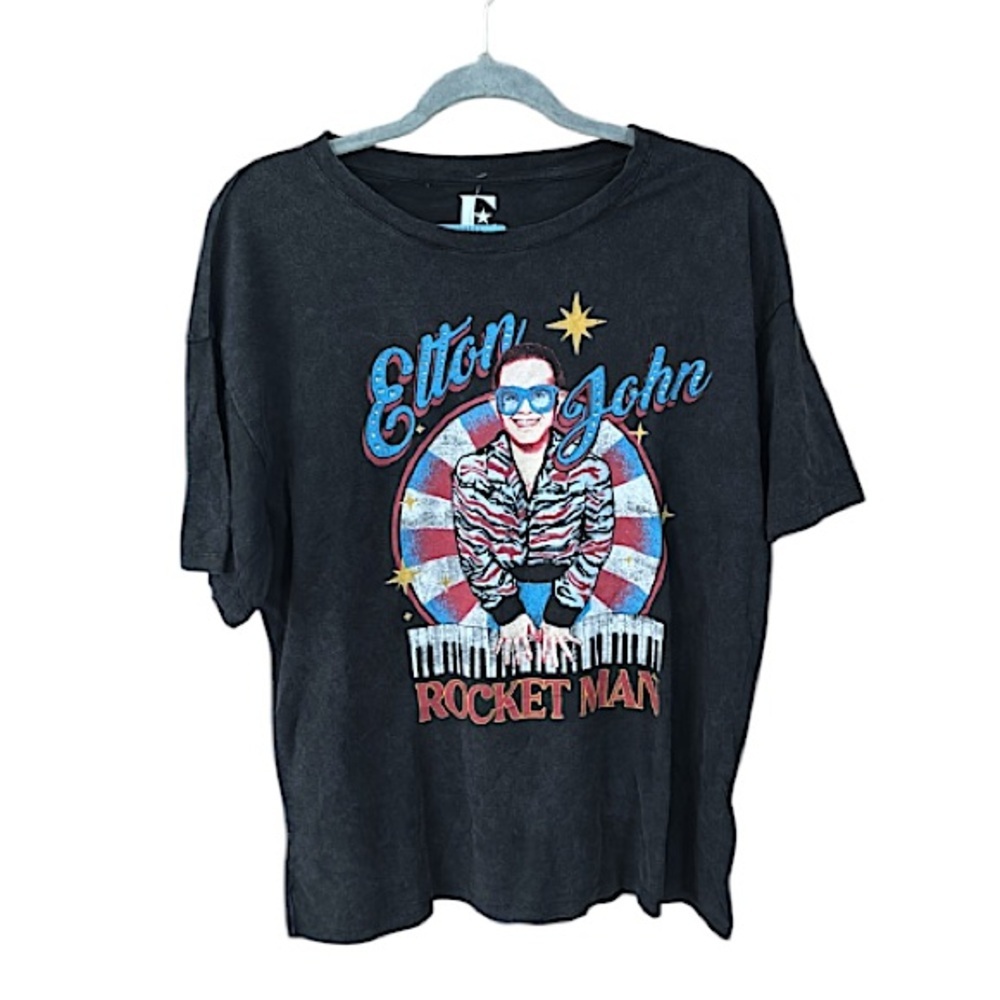 Elton John Black Wash Graphic T-Shirt NWT with rhinestones Spell out size Large
